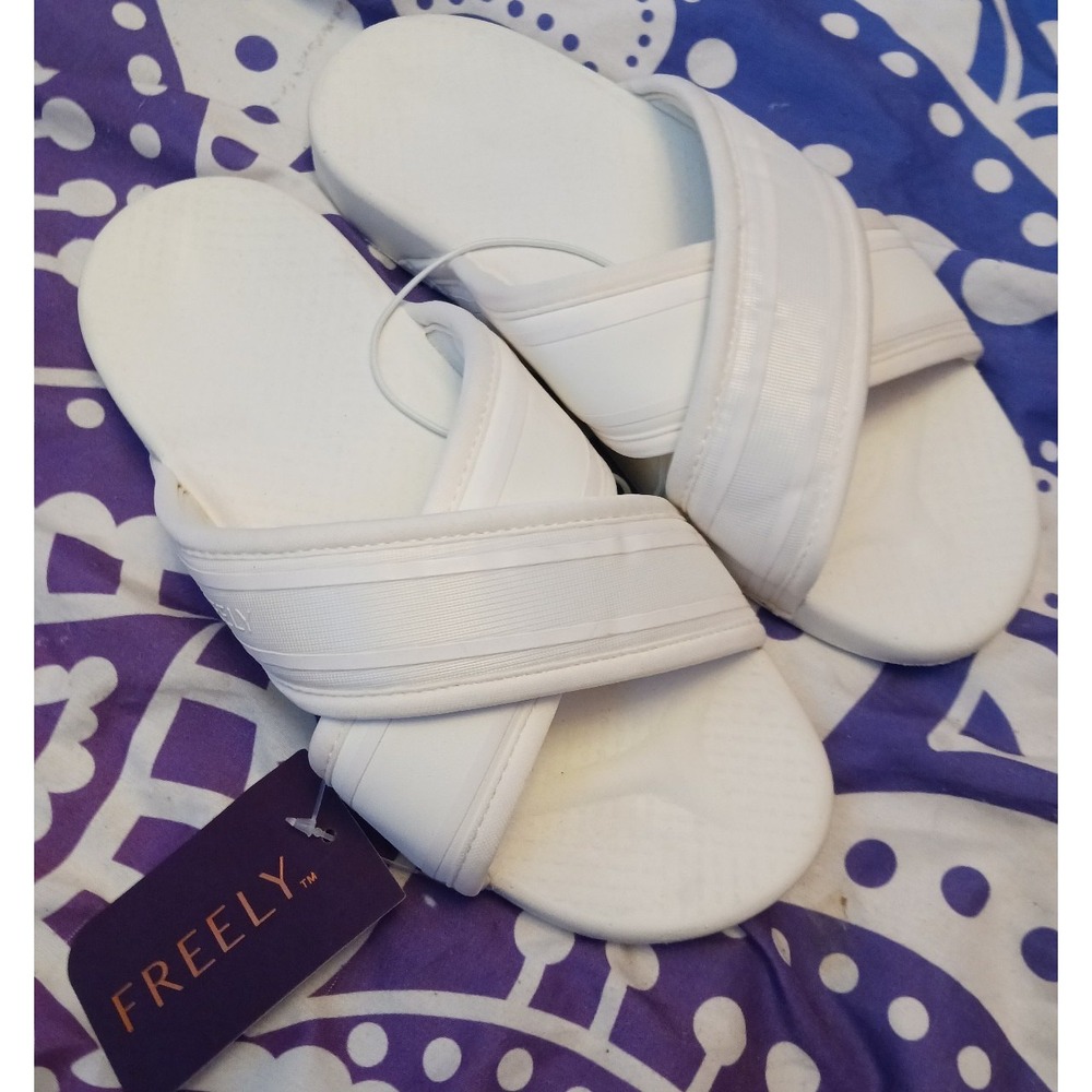NEW Freely Off White Ultra Comfort Cross Band Sandals, Size 6